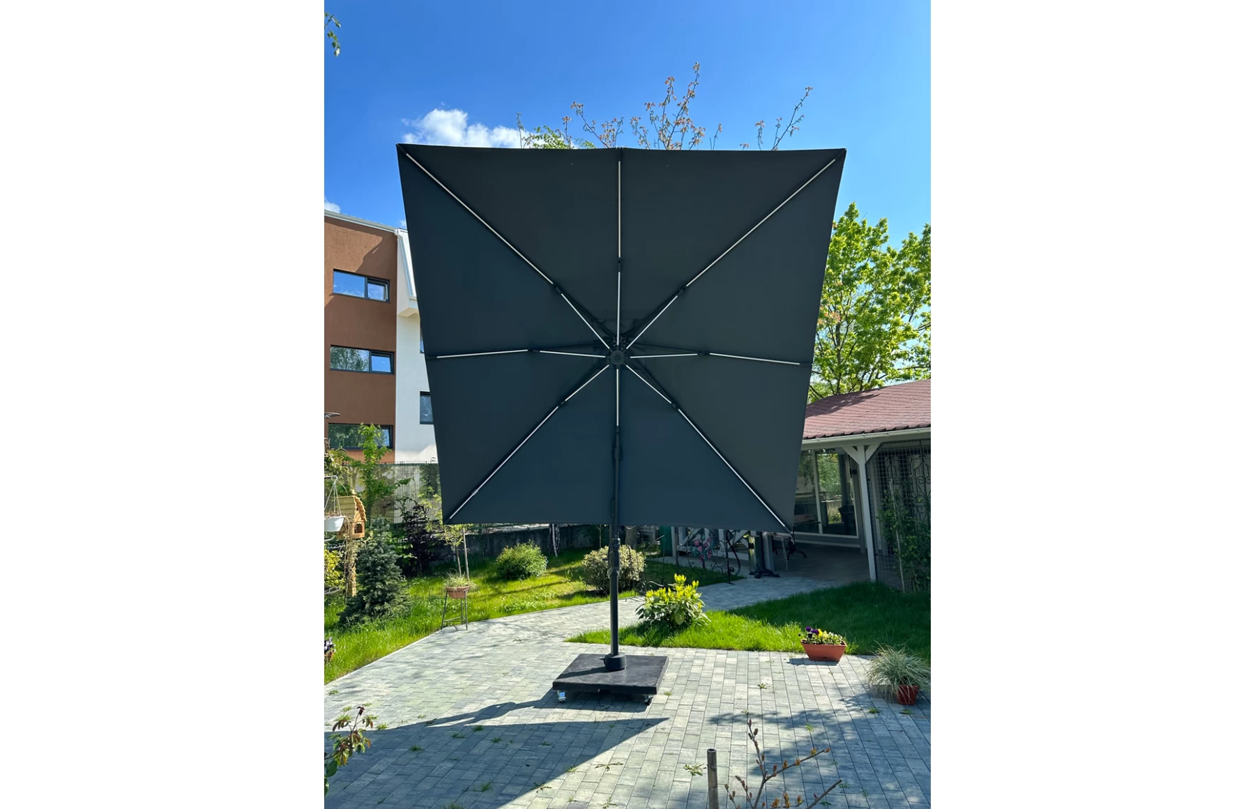 Umbrela de soare 3x3m pentru terasa si gradina, aluminiu, pliabila, culoare gri antracit, include suport de plastic