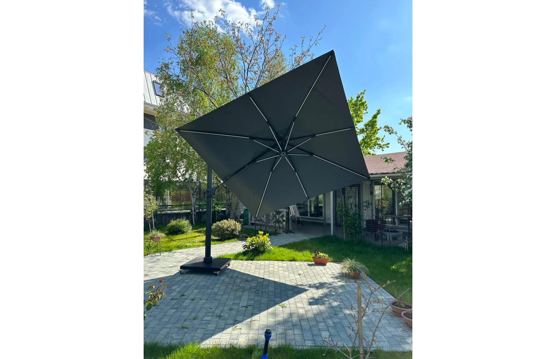 Umbrela de soare 3x3m pentru terasa si gradina, aluminiu, pliabila, culoare gri antracit, include suport de plastic